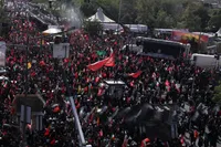 وداع ملايين المحبّين المخلصين بالقائد الشهيد + فيديو وصور