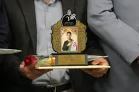 برگزاری آیین اهدای مدارک افتخاری به خانواده شهدای دانشجوی دانشگاه آزاد اسلامی همدان + تصاویر