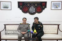 سردار رادان و سردار کارگر با خانواده شهیده «زهرا حدادعادل» دیدار کرد