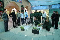 تصاویر/ ادای احترام فرمانده قرارگاه نجف اشرف نیروی زمینی سپاه به فرزند ایران، کوچکترین شهید جنگ رمضان