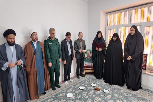 دیدار مدیرکل حفظ آثار دفاع مقدس کهگیلویه و بویراحمد با خانواده شهید «سید جلال توسلمند» در سوق+تصاویر