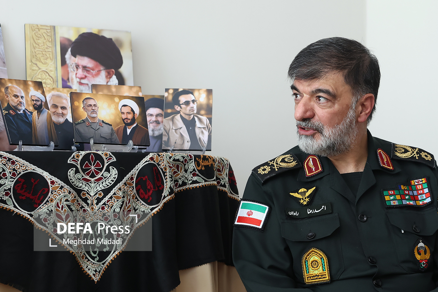 سردار رادان با خانواده سپهبد شهید شیرازی دیدار کرد سردار رادان با خانواده سپهبد شهید شیرازی دیدار کرد