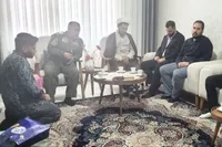دیدار فرمانده هوانیروز آبیک و سرپرست بنیاد شهید با خانواده شهدای جنگ رمضان در آبیک