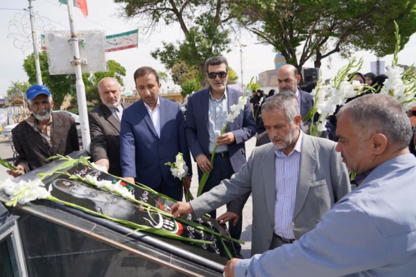 گلزار مطهر شهدای قزوین به مناسبت هفته معلم و شوراها گلباران شد گلزار مطهر شهدای قزوین به مناسبت هفته معلم و شوراها گلباران شد