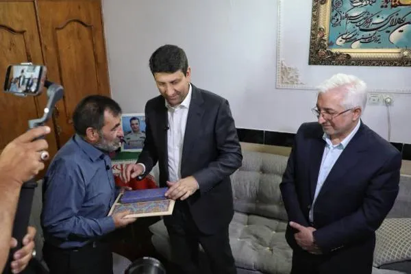 دیدار با خانواده شهید مایوان