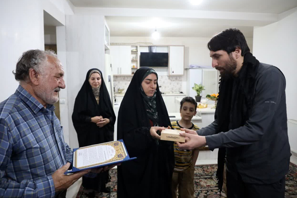 دیدار مسئول ارتباطات مردمی ریاست مجلس با خانواده شهید عباس‌پور