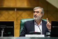 عزیزی: فقط کشتی‌های طرف همکاری با ایران حق عبور از تنگه هرمز دارند