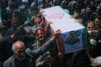 تجلیل نماینده ولی فقیه در استان همدان از خانواده‌‌ شهید «روح‌الله اسدی‌موید» + تصاویر