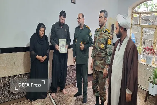 دیدار مدیرکل حفظ آثار دفاع مقدس و مقاومت کردستان با خانواده شهید والامقام جنگ رمضان در بانه