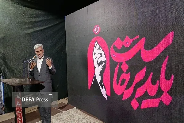 دشمنان ملت ایران علم و هویت ایرانی را هدف قرار داده‌اند