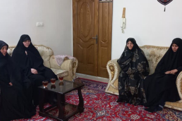 دیدار مدیرکل حفظ آثار و نشر ارزشهای دفاع مقدس همدان با خانواده شهید «ناصر امدادیفرد» دیدار مدیرکل حفظ آثار و نشر ارزشهای دفاع مقدس همدان با خانواده شهید «ناصر امدادیفرد»