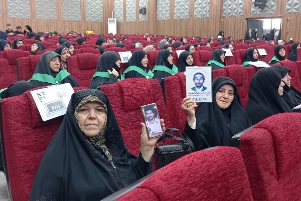 آیین بدرقه خادمین زینبی در ارومیه برگزار شد آیین بدرقه خادمین زینبی در ارومیه برگزار شد