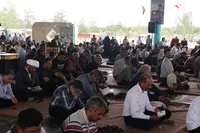 تصاویر/نجوای دعای عرفه در جوار شهدای یزد