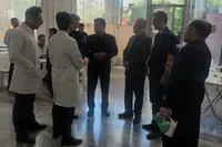 بازدید دکتر هاشمی از مرکز پزشکی پیشرفته بیرجند در مشهد؛ قدردانی از خدمات کادر درمان در مراسم تشییع رهبر شهید