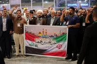 حضور خادمان موکب‌های عراقی در رواق دارالذکر و ادای احترام به رهبر شهید