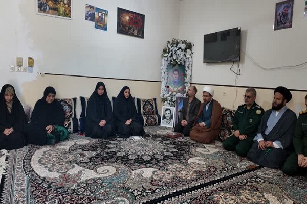 دیدار مسئولان با خانواده شهیدان «رضا آذری‌نسب» و «سید سجاد تقوی»، در کهگیلویه و بویراحمد