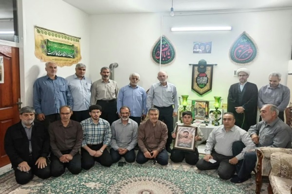 دیدار جمعی از ورزشکاران بسیج لرستان با خانواده شهید «مهدی چنگایی» دیدار جمعی از ورزشکاران بسیج لرستان با خانواده شهید «مهدی چنگایی»