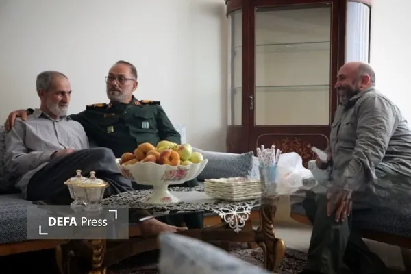 دیدار سردار رجبی با رزمنده پیشکسوت و جانباز سرافراز سنندجی