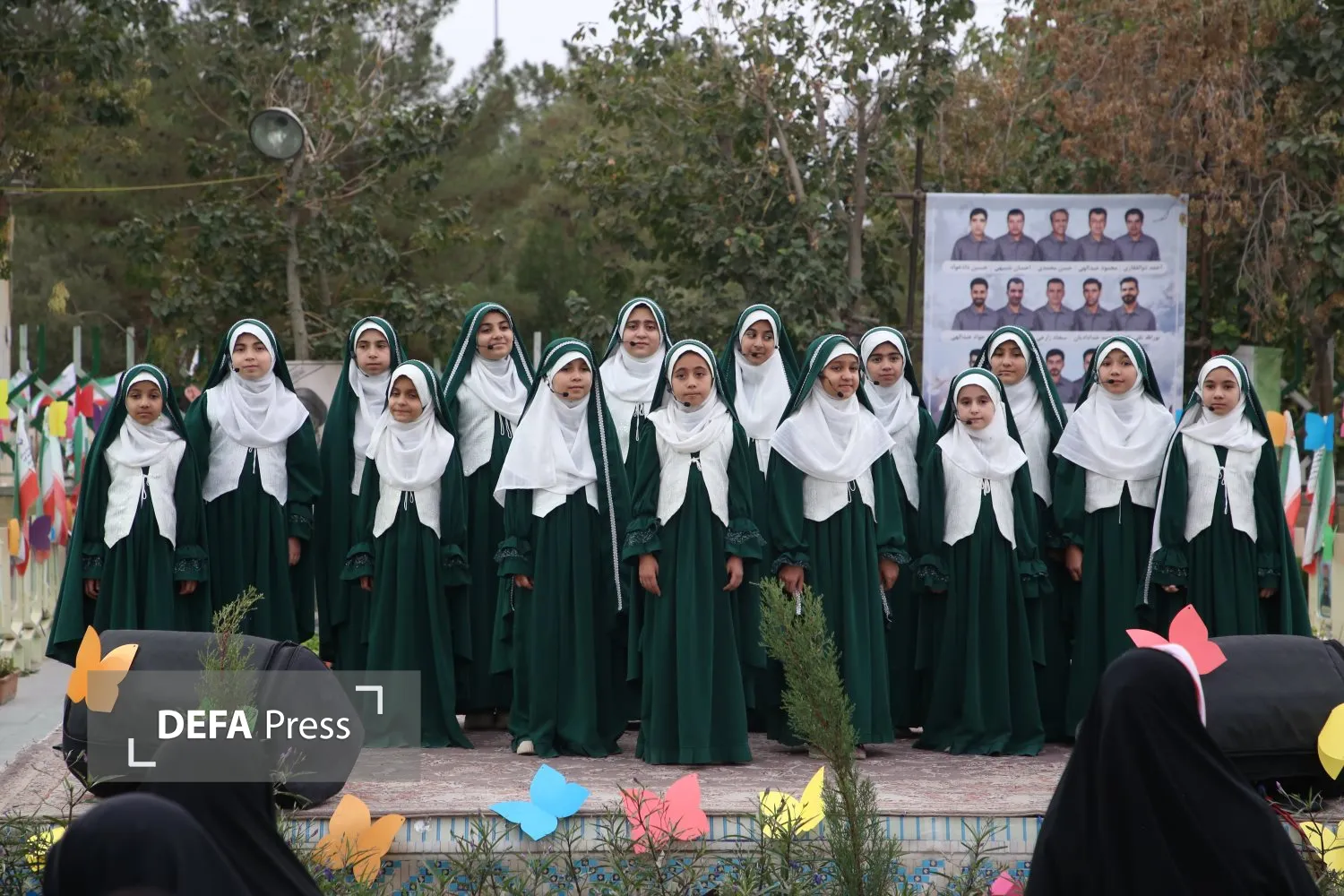 تصاویر/ افتتاحیه معنوی جشنواره فیلم کودکان در جوار قبور مطهر شهدای جنگ رمضان اصفهان