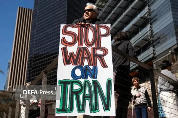 مخالف جنگ علیه ایران