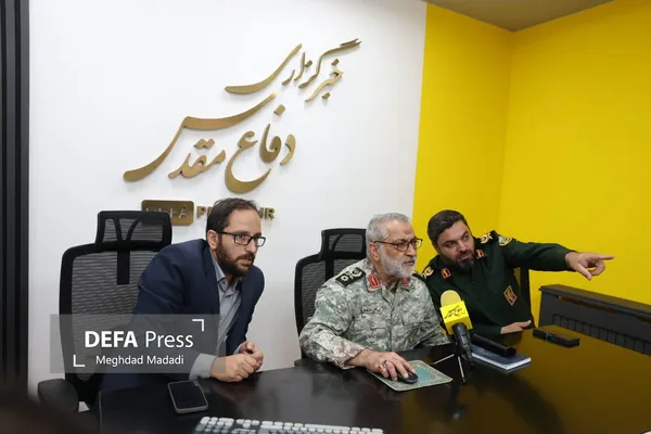 سردار شکارچی از صفحات خارجی دفاع‌پرس رونمایی کرد