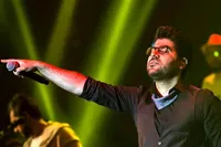 «نقطه پایان» با صدای حامد همایون منتشر شد