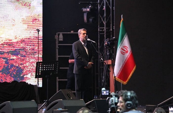 قدردانی از امدادگران با کنسرت/فداکاریهای آتشنشانها را فراموش نمیکنیم قدردانی از امدادگران با کنسرت/فداکاریهای آتشنشانها را فراموش نمیکنیم