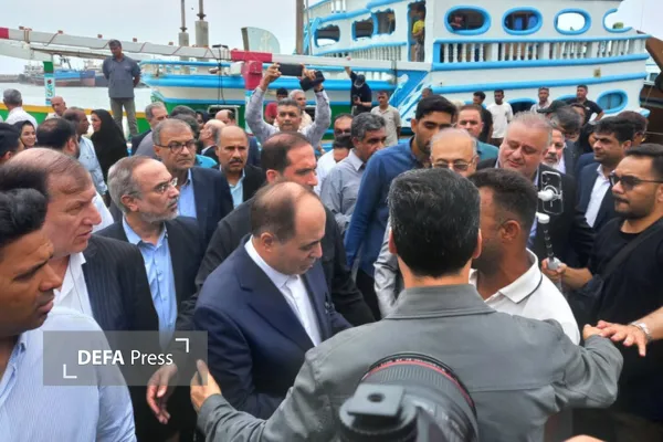 بازدید وزیر جهاد کشاورزی از اسکله صیادی پشت شهر بندرعباس