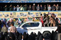 تصاویر/  آیین رونمایی از سرود بزرگ همدان و رژه خودرویی نیروهای مسلح در همدان