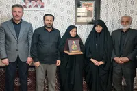تأکید بر تبیین رشادت‌های شهدای تخریب در دیدار مسئولان زنجان با خانواده شهید «ناصر بیات»