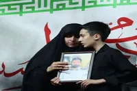 فیلم/ حضور همسر و فرزند شهید مدافع امنیت در قرارگاه رسانه‌ای شهید نائینی