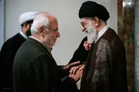 تصاویری از پدر و مادر شهید نصرالله در کنار رهبر معظم انقلاب اسلامی منتشر شد