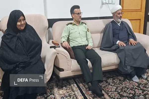 دیدار فرمانده انتظامی نکا با خانواده شهدای فراجا+ تصاویر