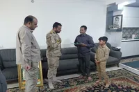 تکریم خانواده شهید «امیرحسین خدادادی» توسط فرمانده قرارگاه تکاوری ابوذر کرمان
