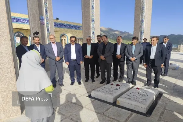 تجدبد میثاق معاون وزیر آموزش و پرورش با شهدا در یاسوج