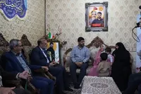 شهردار کرمان با خانواده شهید «احد زرنگی‌پور» دیدار کرد+ تصاویر