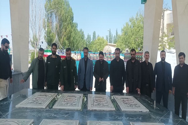 سرهنگ حبیب زاده: خدمت واقعی یعنی مانند امام شهیدمان حضرت امام خامنهای (قدس سره) بینام کار کردن، بیادعا ایستادن و بیهیاهو برای مردم تلاش کردن سرهنگ حبیب زاده: خدمت واقعی یعنی مانند امام شهیدمان حضرت امام خامنهای (قدس سره) بینام کار کردن، بیادعا ایستادن و بیهیاهو برای مردم تلاش کردن