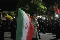 تصاویر/ میدان شهدای اراک در شام غریبان سیاه‌پوش شد