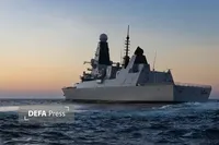 Британский эсминец HMS Dragon на пути к пропасти