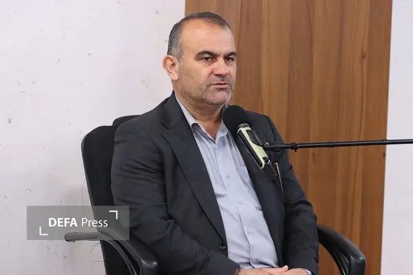 کارگر و معلم عامل پیوند علم و عمل هستند کارگر و معلم عامل پیوند علم و عمل هستند