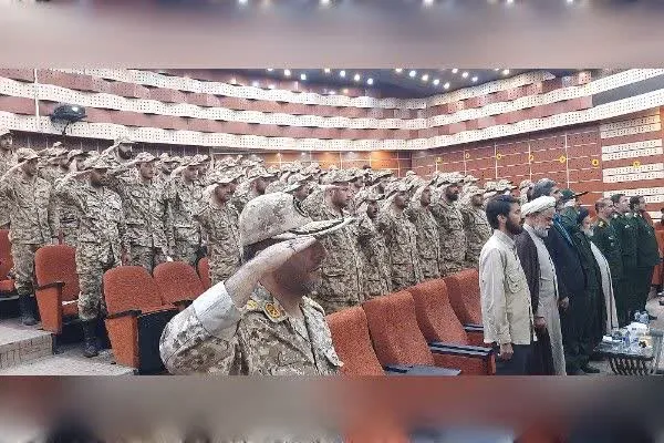 تجلیل از سربازان نمونه سپاه «روح‌الله» استان مرکزی در پنجمین روز هفته دفاع مقدس+ تصایر