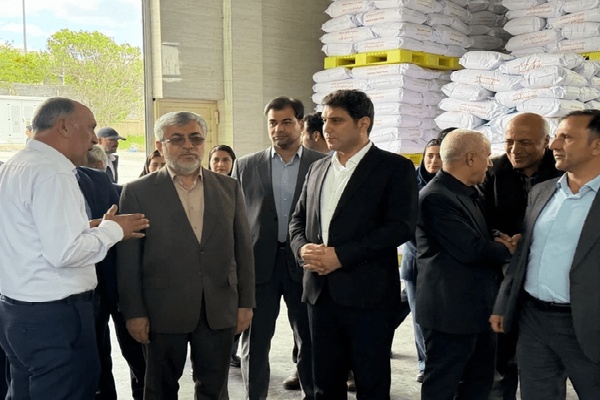 به مناسبت هفته کار و کارگر استاندار کردستان از کارخانه شیر سنندج بازدید کرد به مناسبت هفته کار و کارگر استاندار کردستان از کارخانه شیر سنندج بازدید کرد