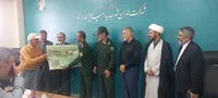 اهدای اثر هنرمند خوش ذوق شهر جدید امیرکبیر به موزه دفاع مقدس استان مرکزی