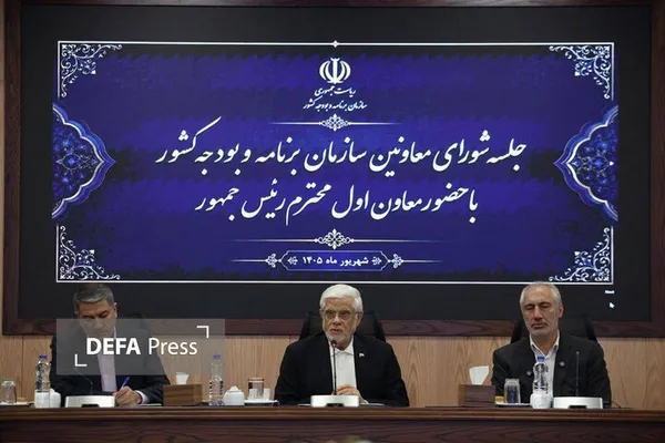 عارف: دولت باید «نه جنگ و نه صلح» را مبنای تدوین برنامه دو سال آینده قرار دهد