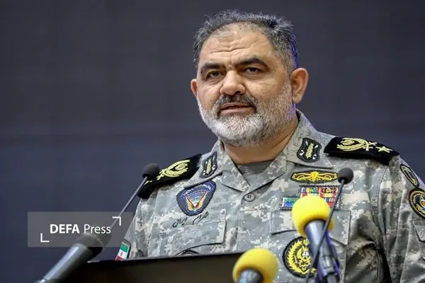دریادار ایرانی: پایداری و امنیت ارتباطات در مأموریتهای نیروی دریایی اهمیت ویژهای دارد دریادار ایرانی: پایداری و امنیت ارتباطات در مأموریتهای نیروی دریایی اهمیت ویژهای دارد