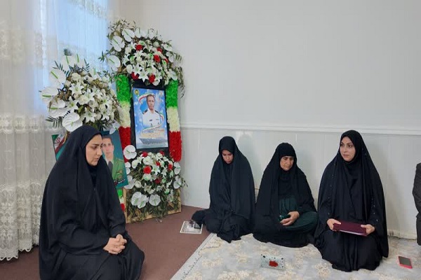 دیدار مدیرکل حفظ آثار دفاع مقدس کهگیلویه و بویراحمد با خانواده شهید «کمال علیزاده» از شهدای کوه سیاه کهگیلویه+ تصاویر