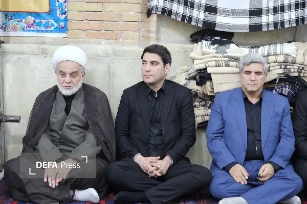 آیین معنوی گرامیداشت امامالمسلمین، سیدالشهدای انقلاب اسلامی، قائد شهید امت،حضرت آیتالله امام خامنهای (ره) و خانواده معظمله، با حضور اقشار مختلف مردم در مسجد جامع سنندج برگزار شد. آیین معنوی گرامیداشت امامالمسلمین، سیدالشهدای انقلاب اسلامی، قائد شهید امت،حضرت آیتالله امام خامنهای (ره) و خانواده معظمله، با حضور اقشار مختلف مردم در مسجد جامع سنندج برگزار شد.