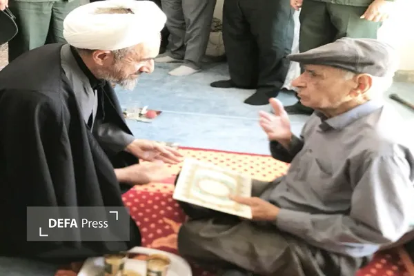 دیدار امام جمعه با خانواده شهدا دیدار امام جمعه با خانواده شهدا