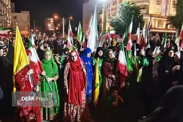 تجمع شبانه مردم اهواز در حمایت از نیروهای مسلح
