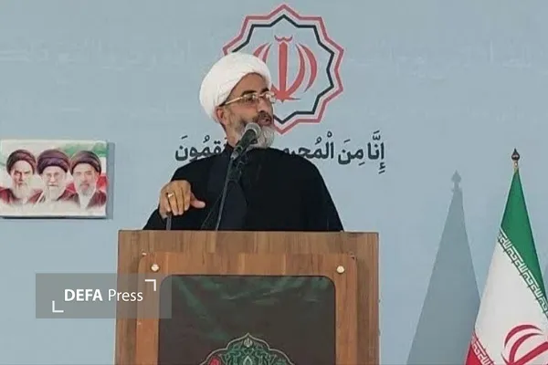 دشمن با ادعای صلح به دنبال ایجاد دوگانه و تضعیف وحدت ملت ایران است